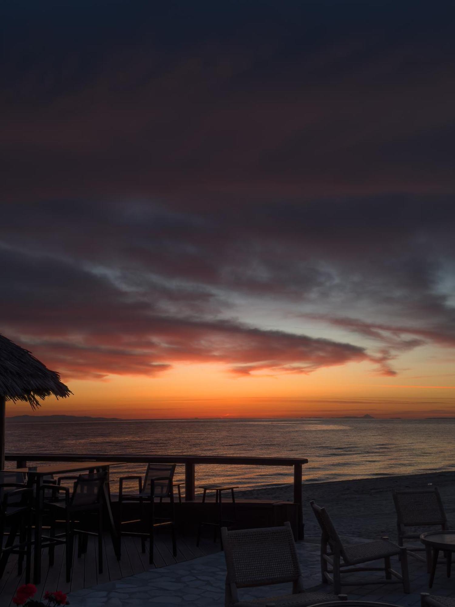 Hotel Golden Sun Néa Meságkala Exteriör bild