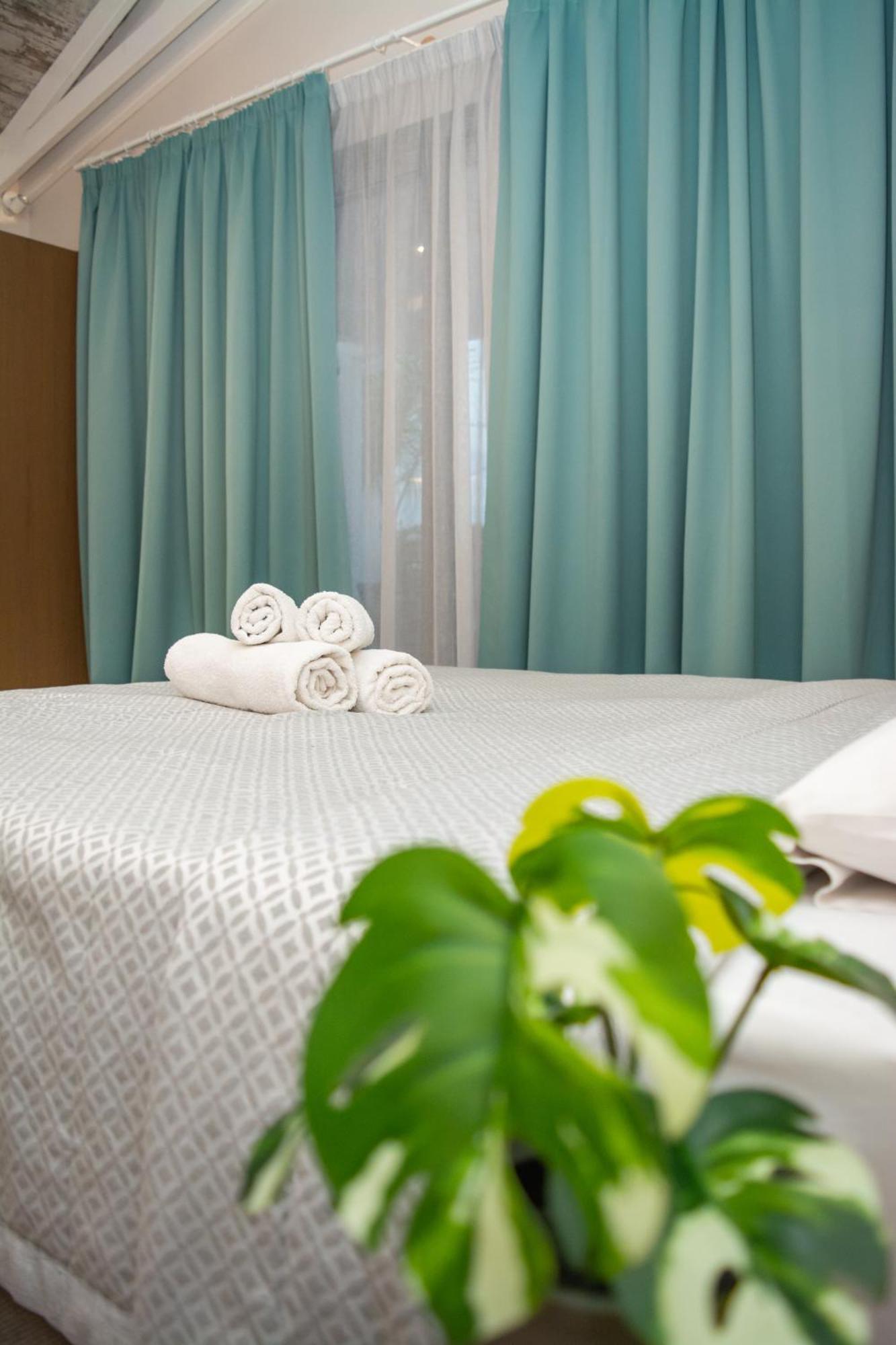 Hotel Golden Sun Néa Meságkala Exteriör bild