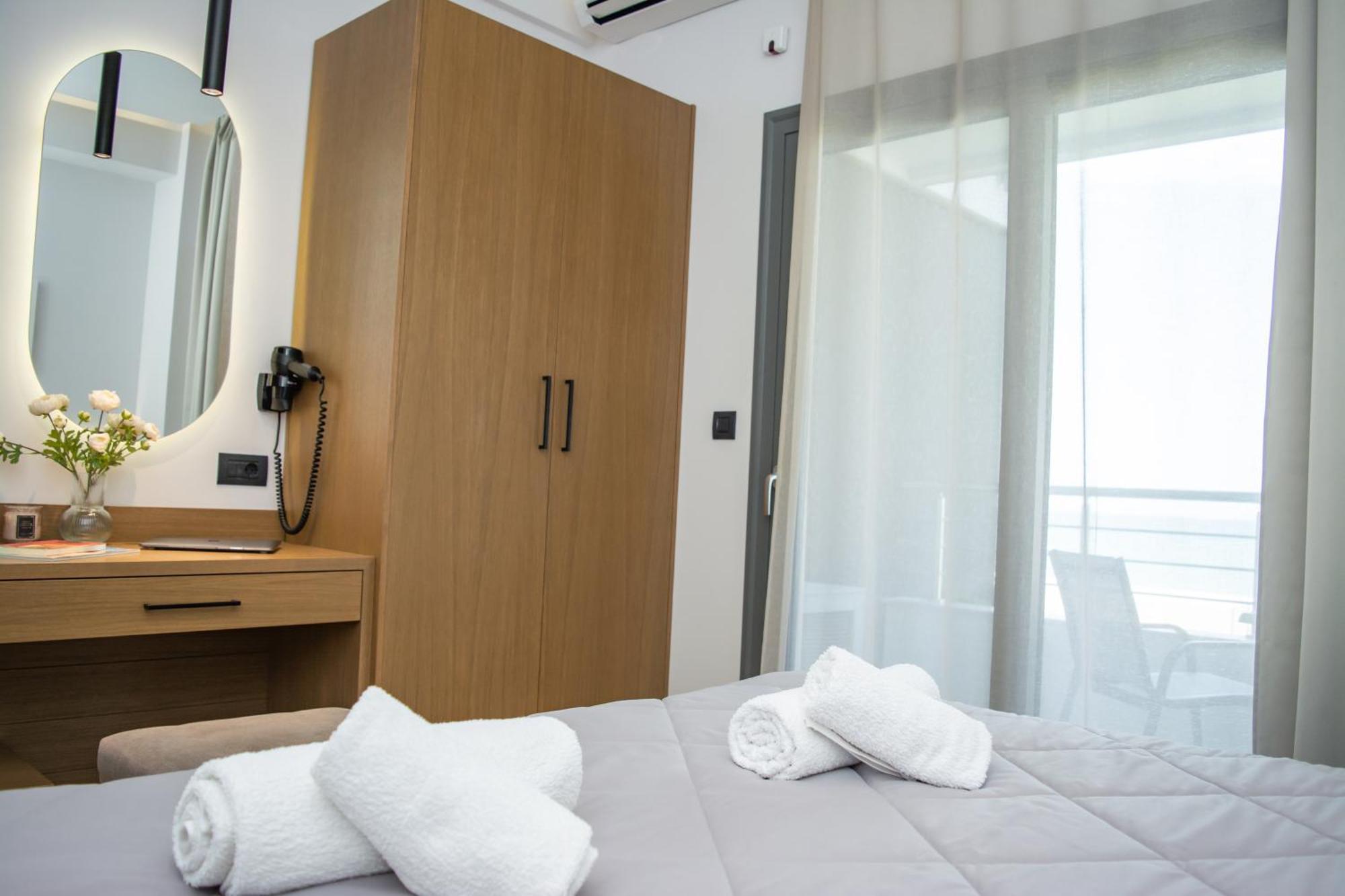 Hotel Golden Sun Néa Meságkala Exteriör bild